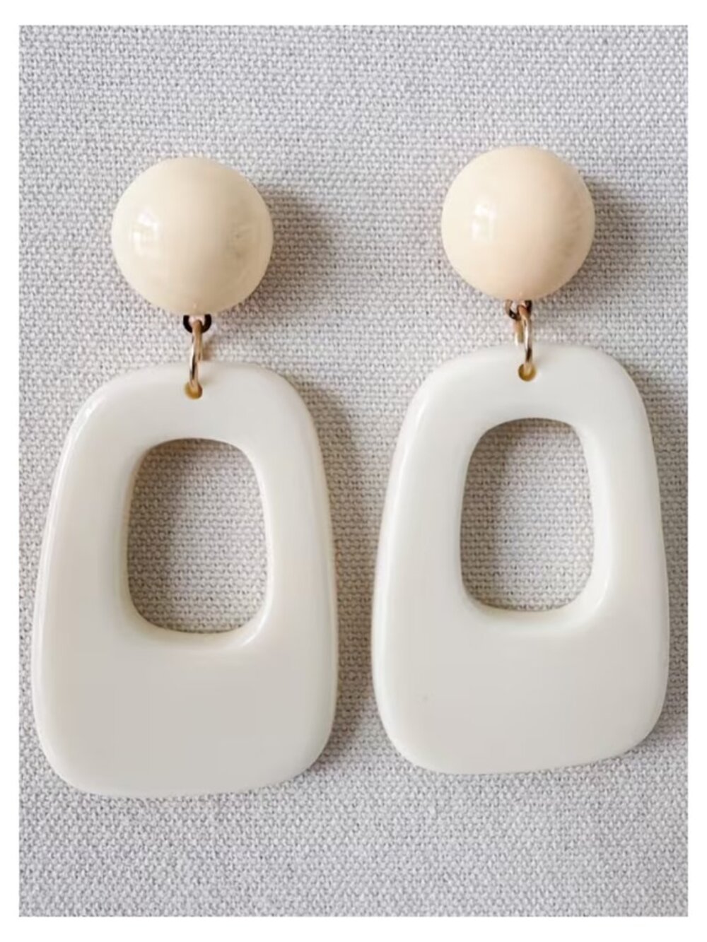 NWT Retro 70s Cream Resin Geometric Dangle Earrings Hollow Acrylic Drop